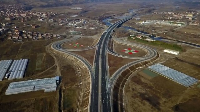 <p>
	Откриване на лот 3.3 Кресна - Сандански от АМ &quot;Струма&quot;. <em>Снимка: Архив АПИ&nbsp;</em></p>
<p>
	&nbsp;</p>
