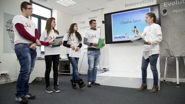 <p style="text-align: justify;">
	<em>Снимка: Junior Achievement</em></p>
