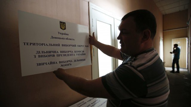 <p>
	В някои региони работата на РИК-овете протича нормално. <em>Снимка: Ройтерс</em></p>
