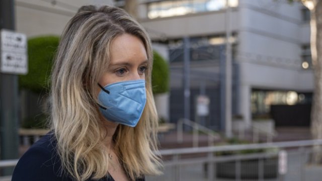 <p>
	Елизабет Холмс.&nbsp;<em>Снимка:&nbsp;David Paul Morris/Bloomberg</em></p>
