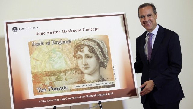 <p>
	Гуверньорът на Английската централна банка Марк Карни представя концепцията на банкнотата. <em>Снимка: Ройтерс</em></p>
