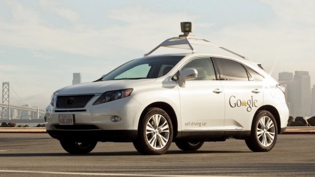 <p>
	<em>Един от експерименталните автономни автомобили на Google. Снимка: Google</em></p>
