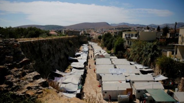 <p>
	Мигрантският лагер на о. Хиос, Гърция. <em>Снимка: архив Ройтерс</em></p>
