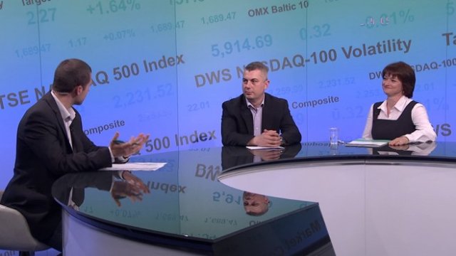 <p>
	Стойне Василев (по средата) и&nbsp;Драгомира Шулева (вдясно). <em>Снимка: Bloomberg TV Bulgaria</em></p>
