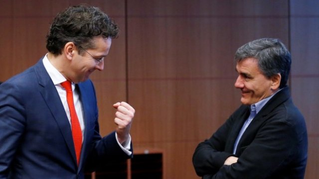 <p>
	Йерун Дейселблум и Евклид Цакалотос. <em>Снимка: архив Ройтерс</em></p>
