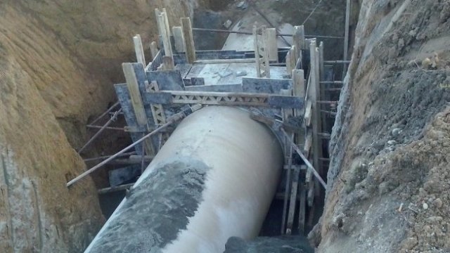 <p>
	Изграждане на водопровод.&nbsp;<em> Снимка: Община Стара Загора</em></p>
