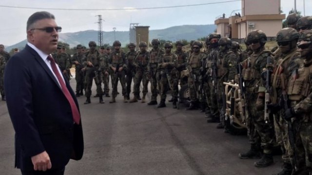 <p>
	<em>Министърът на отбраната Георги Панайотов наблюдава военно учение на учебен център &bdquo;Црънча&ldquo;. Снимка: МО</em></p>
