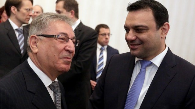 <p>
	Европейският комисар по околната среда, морското дело и рибарството Кармену Вела и Ивайло Московски. <em>Снимка БТА</em></p>
