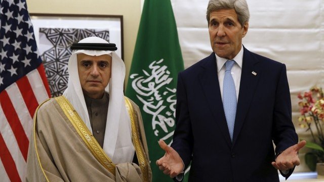<p>
	Държавният секретар на САЩ Джон Кери и саудитският външен министър Адел ал-Джубейер.&nbsp;<em>Снимка: архив Ройтерс</em></p>
