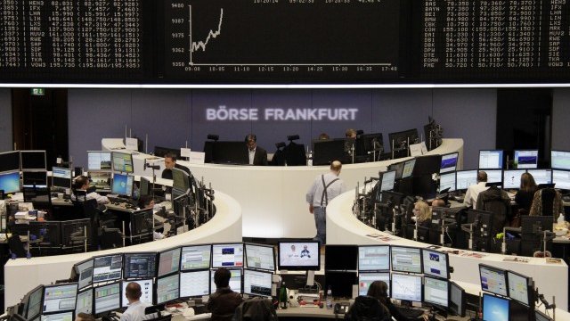 <p style="text-align: justify;">
	Фондовата борса във Франкфурт. <em>Снимка: Ройтерс</em></p>

