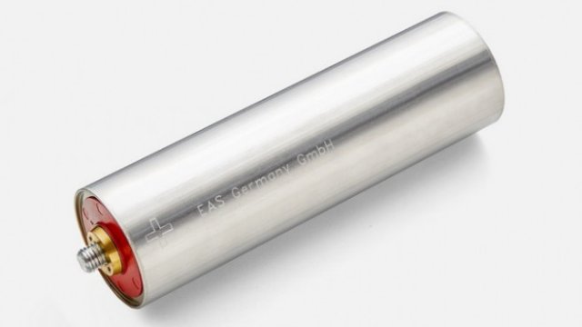 <p>
	Батерия на EAS Batteries GmbH, германски производител на литиево-йонни батерии, собственост на &quot;Монбат&quot; АД. <em>Снимка: eas-batteries.com</em></p>
