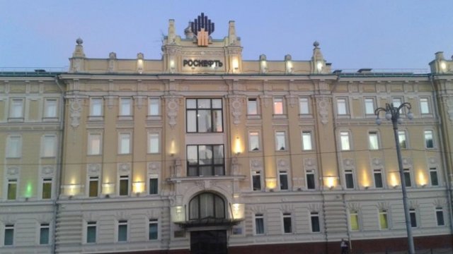 <p>
	Седалището на &quot;Роснефт&quot; в Москва. <em>Снимка: Investor.bg</em></p>

