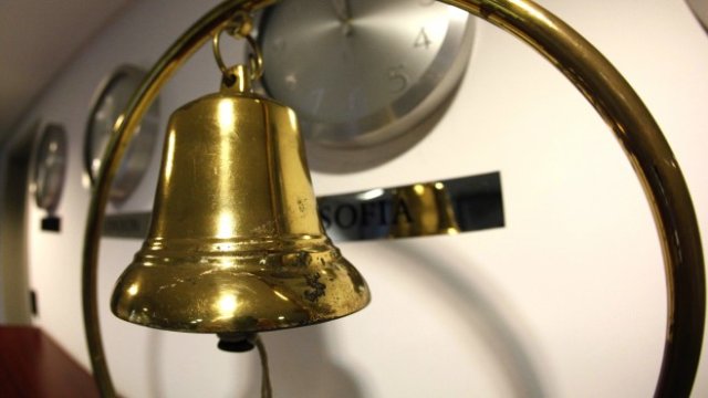 Броят на българските инвеститори в акции се свива 