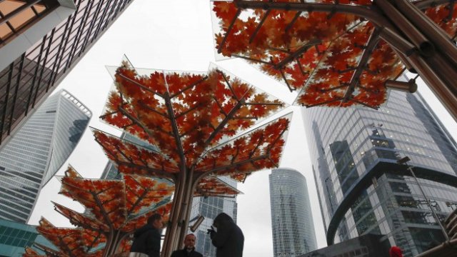 <p>
	Бизнес център в Москва. <em>Снимка: Ройтерс</em></p>
