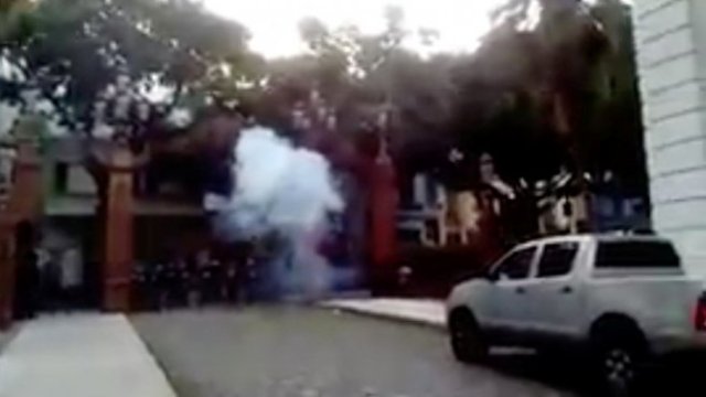 <p>
	Върховният съд в Каракас. <em>Снимка: Ройтерс</em></p>
