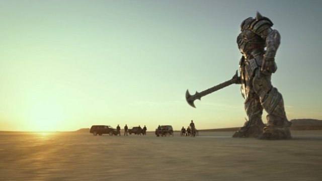 <p>
	Кадър от &quot;Трансформърс: Последният рицар&quot;. <em>Снимка: Paramount Pictures</em></p>
