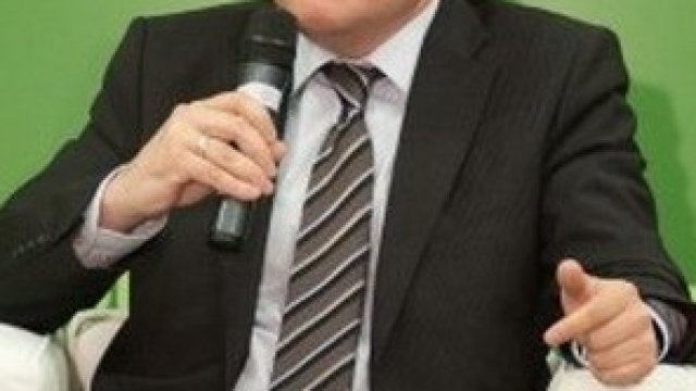 <p>
	Радослав Манолов:&nbsp;Ще предлагаме земя на разсрочено плащане. Досега правехме единствено сделки с пълно изплащане. <em>Снимка: личен архив</em></p>
