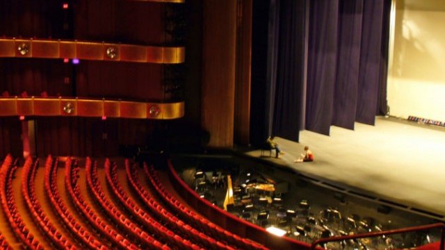 <p>
	Приходите от продажба на билети на операта са се сринали, а постъпленията от дарения са незадоволителни. <em>Снимка: Wikipedia</em></p>
