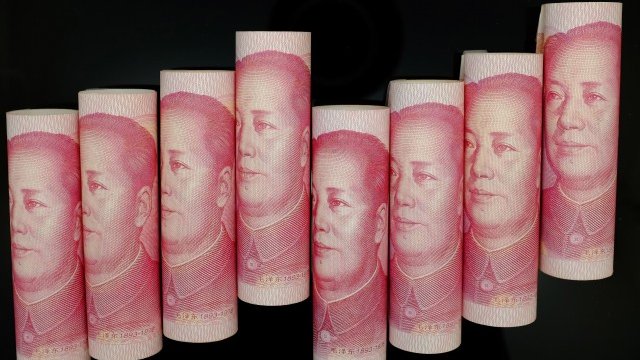 Китай постепенно изпуска парата