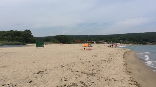 <p>
	<span font-size:="" pt="" style="color: rgb(102, 102, 102); font-family: ">Така изглеждаше плаж Иракли, а в далечината плаж Вая&nbsp;</span><span font-size:="" pt="" style="color: rgb(102, 102, 102); font-family: ">в миналото</span><span font-size:="" pt="" style="color: rgb(102, 102, 102); font-family: ">. Снимка: МТ</span></p>
