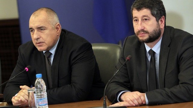 <p>
	Бойко Борисов (вляво) и правосъдният министър Христо Иванов. Снимка: <em>Архив БТА</em></p>
