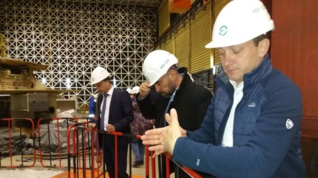 <p>
	<em>Андрей Живков (в средата) инспектира ремонта в ПАВЕЦ &quot;Чаира&quot;. Снимка: Министерство на енергетиката</em></p>
