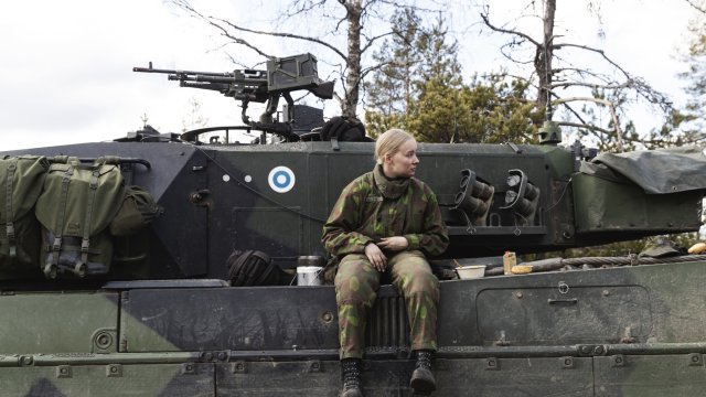 Танк Leopard 2A6  по време на учение от миналата година. Снимка: Roni Rekomaa/Bloomberg