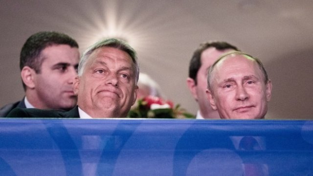 <p>
	Премиерът на Унгария Виктор Орбан (вляво) и президентът на Русия Владимир Путин (вдясно).<em> Снимка: Bloomberg</em></p>
