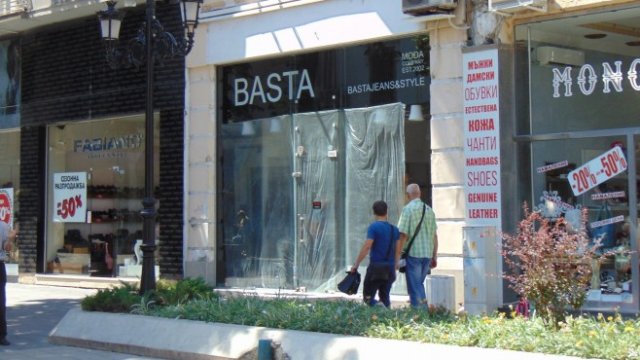 <p class="flow-text indent justify">
	Магазининте в центъра на Пловдив също ще останат затворени. <em>Снимка: БГНЕС/ВЕСЕЛИНА БОЖИЛОВА</em></p>
