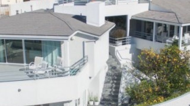 <p>
	Имотът беше обявен за продажба за първи път през февуари 2017 г<em>. Снимка: Villa Real Estate</em></p>
