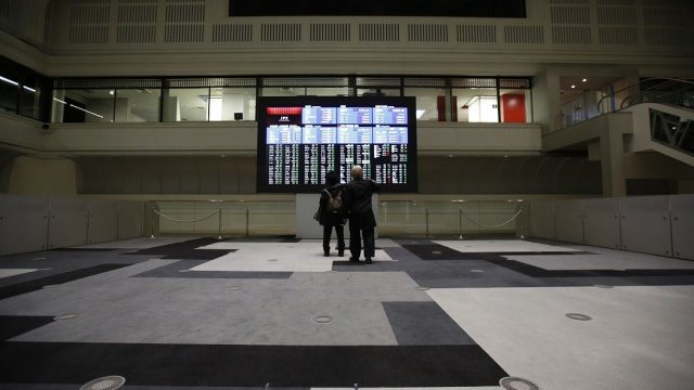 <p>
	Фондовата борса в Токио. <em>Снимка: Архив Ройтерс</em></p>
