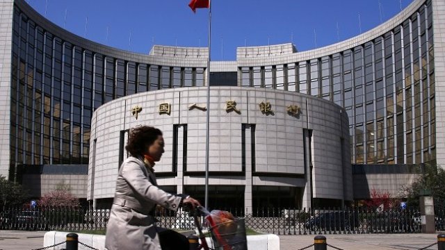 <p>
	Китайската централна банка в Пекин.&nbsp;<em>Снимка: Архив Ройтерс</em></p>
