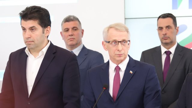 Съпредседателят на ПП Кирил Петков (вляво) и премиерът в оставка Николай Денков (вдясно). Снимка: БГНЕС/Антон Станков