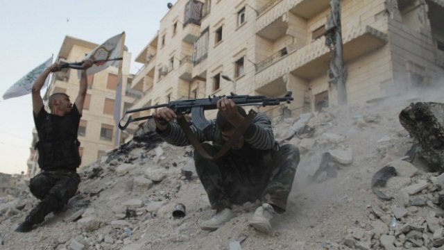 <p>
	Бойни действия в Алепо. <em>Снимка: Архив Ройтерс</em></p>
