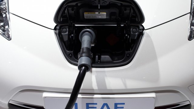 <p>
	Лидер по продажби продължава да е Nissan Leaf. <em>Снимка: архив Ройтерс</em></p>
