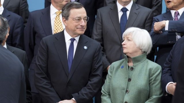 <p>
	Президентът на ЕЦБ Марио Драги и председателят на Фед Джанет Йелън. <em>Снимка: Архив Ройтерс</em></p>
