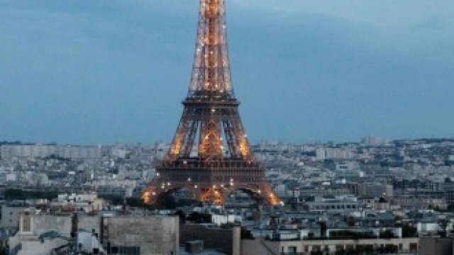 <p>
	Половината от чуждестранните купувачи на луксозни имоти в Париж миналата година са били американци. <em>Снимка:</em>&nbsp;<em>Christophe Morin/Bloomberg</em></p>
