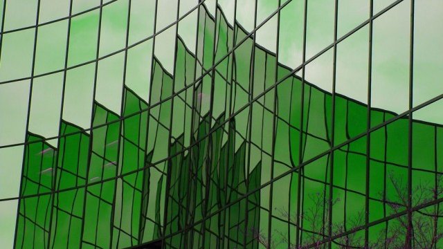 <p>
	Енергийно ефективна и екологична сграда в Белвю, щата Вашингтон, САЩ. Снимка: Wonderlane. Лиценз:<a href="http://creativecommons.org/" target="_blank"><strong> Creative Commons</strong></a></p>
