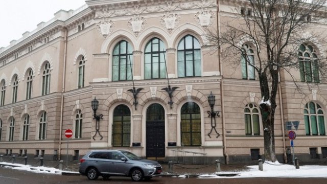<p>
	Сградата на Латвийската централна банка. <em>Снимка: Ройтерс</em></p>
