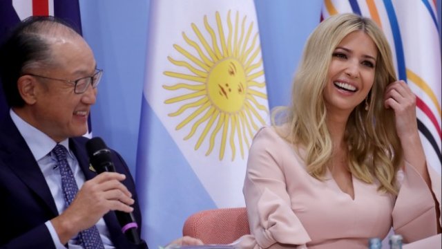 <p>
	<em>Снимка: Президентът на Световната банка&nbsp;Джим Йон Ким и Иванка Тръмп, Архив, Ройтерс</em></p>
