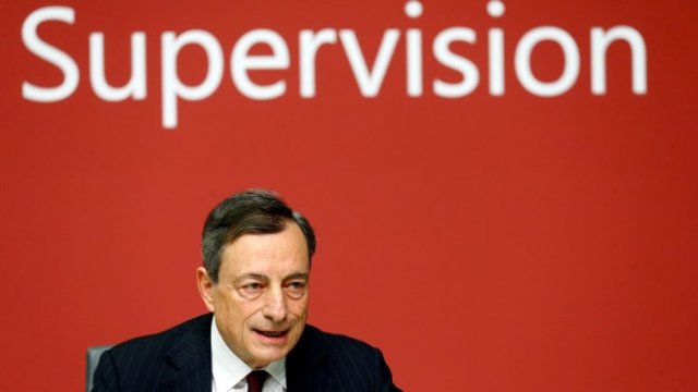 <p>
	<em>Марио Драги на пресконференцията след приемането на правилата. Снимка: Ройтерс</em></p>
