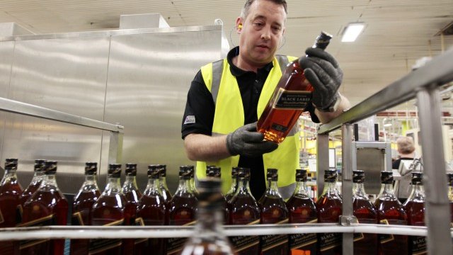 <p>
	Johnnie Walker е една от известните марки на&nbsp;Diageo.<em> Снимка: Ройтерс</em></p>
