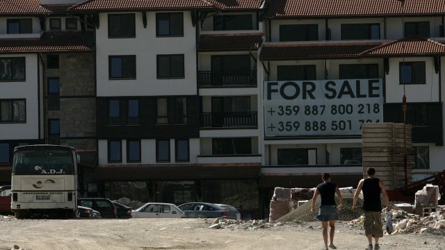 <p>
	В Банско и околността има прекалено много новопостроени имоти.<em> Снимка: Ройтерс</em></p>
