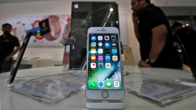 <p>
	Магазин на&nbsp;Apple в Мумбай. <em>Снимка: Ройтерс</em></p>
