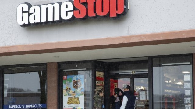 <p>
	Магазин на GameStop в Стоунхем, Масачусетс. <em>Снимка: EPA/CJ GUNTHER</em></p>
