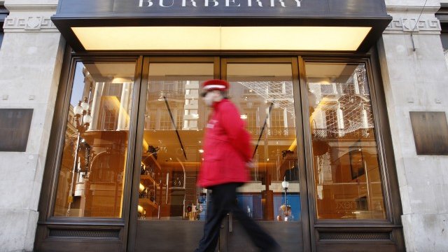 <p>
	Един от лъскавите обекти на&nbsp;Burberry в родната Англия. <em>Снимка: Ройтерс</em></p>
