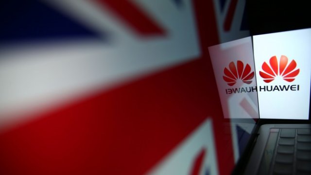 <p>
	Великобритания няма да даде достъп на Huawei до 5G технологиите. <em>Снимка: Hollie Adams/Bloomberg</em></p>
