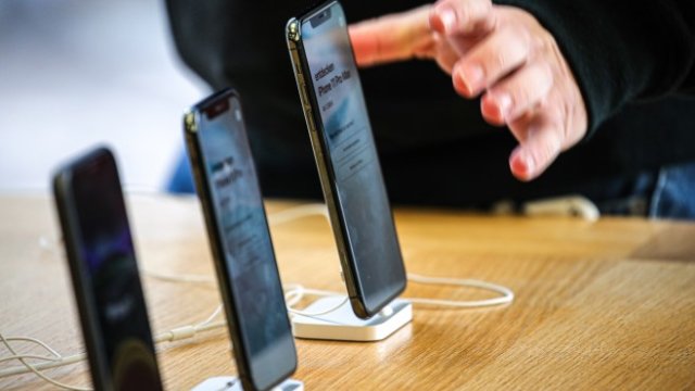 Кук: Пандемията навреди на iPhone