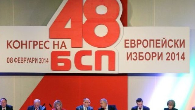 <p>
	&ldquo;Тухла по тухла, стъпка по&nbsp;стъпка работим за държавност, икономика и социална политика&rdquo;,&nbsp;заяви Станишев на конгреса. <em>Снимка: БТА</em></p>
