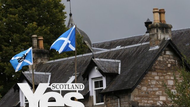 <p>
	Идеята за свободна от дългове Шотландия може бързо да се окаже само фантазия. <em>Снимка: Ройтерс</em></p>
